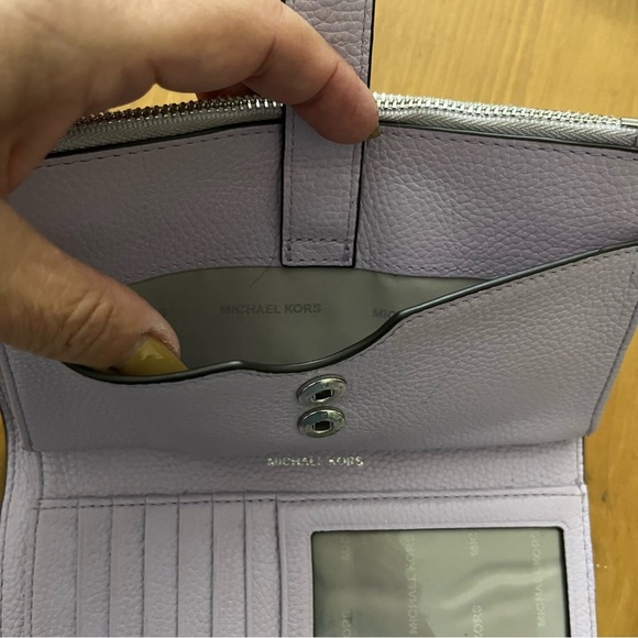 Michael Kors Adele Lilac Pebble Leather Smartphone Medium Double Zip Wallet - Picture 9 of 14